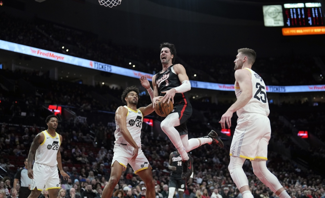 爵士惊艳全场，绝杀战胜助攻爆棚，爆发新星逆转取胜！